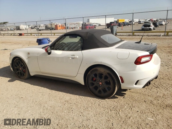 2019 FIAT 124 Spider Urbana Edition z VIN JC1NFAEK6K0142941, wystawiony jako Copart lot #75939004 z przebiegiem 28 402 mil mil oraz Szkoda całkowita • Salvage title. Historia ofert i sprzedaży dostępna na DreamBid. Obrazek 2.