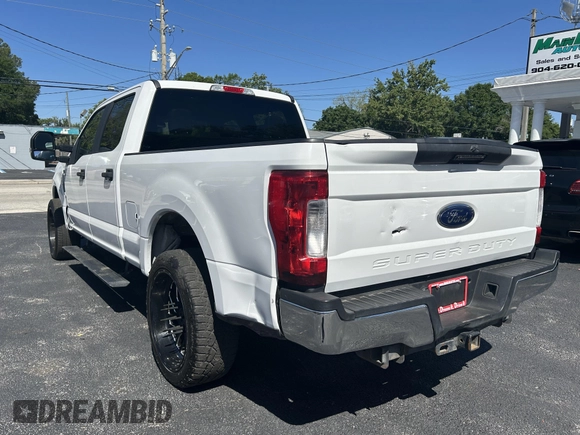2018 Ford Super Duty F-250 SRW XL with VIN 1FT7W2BT1JEC39660, listed as a IAAI auction lot 42070770 with 300,079 mi miles. Bid and sale history available at carsss.com. Image 3.