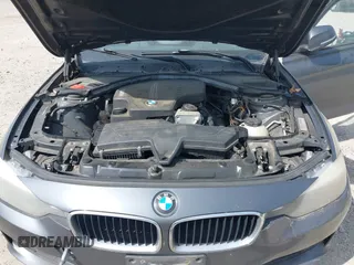 2013 BMW 3 Series 320i xDrive z VIN WBA3C3C5XDF979586, wystawiony jako IAAI lot #42186955 z przebiegiem 153 997 mil mil oraz . Historia ofert i sprzedaży dostępna na DreamBid. Obrazek 10.