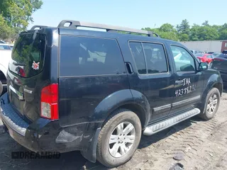 2011 Nissan Pathfinder Silver z VIN 5N1AR1NB8BC620764, wystawiony jako IAAI lot #42388251 z przebiegiem 107 330 mil mil oraz . Historia ofert i sprzedaży dostępna na DreamBid. Obrazek 4.