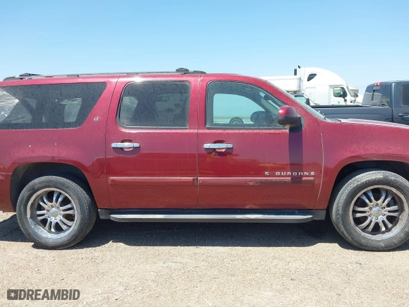 2007 Chevrolet Suburban LTZ with VIN 3GNFC16017G229914, listed as a IAAI auction lot 41879562 with 290,441 mi miles. Bid and sale history available at carsss.com. Image 13.