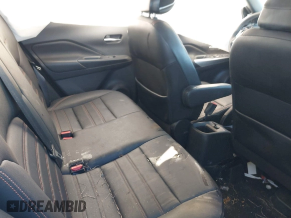 2018 Nissan Kicks S with VIN 3N1CP5CU1JL545913, listed as a IAAI auction lot 41011464 with 101,743 mi miles. Bid and sale history available at carsss.com. Image 8.
