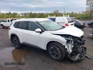 2024 Nissan Rogue SV z VIN 5N1BT3BB3RC751536, wystawiony jako IAAI lot #42165715 z przebiegiem 4797 mil mil oraz . Historia ofert i sprzedaży dostępna na DreamBid. Obrazek 13.