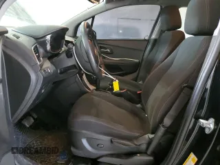 2019 Chevrolet Trax LS z VIN 3GNCJKSBXKL326681, wystawiony jako Copart lot #52777315 z przebiegiem 62 451 mil mil oraz Szkoda całkowita • Salvage title. Historia ofert i sprzedaży dostępna na DreamBid. Obrazek 7.