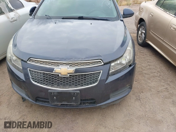 2014 Chevrolet Cruze 1LT z VIN 1G1PC5SB3E7131948, wystawiony jako IAAI lot #41518263 z przebiegiem 134 843 mil mil oraz . Historia ofert i sprzedaży dostępna na DreamBid. Obrazek 6.