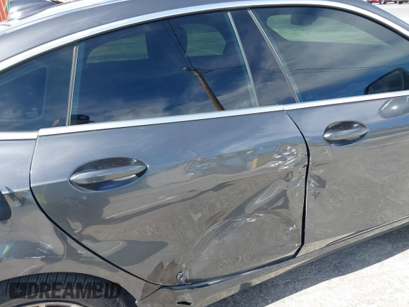2021 BMW 2 Series 228i xDrive z VIN WBA73AK01M7G52079, wystawiony jako IAAI lot #41633040 z przebiegiem 41 108 mil mil oraz . Historia ofert i sprzedaży dostępna na DreamBid. Obrazek 6.