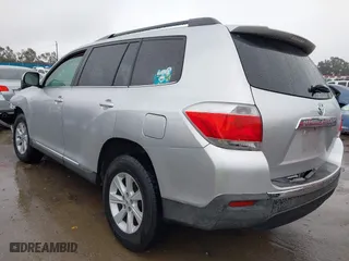 2013 Toyota Highlander with VIN 5TDZK3EH4DS103474, listed as a IAAI auction lot 41582903 with 136,596 mi miles. Bid and sale history available at carsss.com. Image 3.