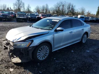 2017 Volkswagen Passat SE z VIN 1VWBT7A31HC035672, wystawiony jako Copart lot #82674444 z przebiegiem 121 101 mil mil oraz Szkoda całkowita • Salvage title. Historia ofert i sprzedaży dostępna na DreamBid. Obrazek 1.