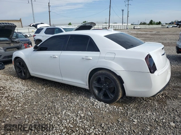 2015 Chrysler 300 Limited z VIN 2C3CCAAG4FH807121, wystawiony jako Copart lot #56182435 z przebiegiem 229 965 mil mil oraz Czysty tytuł • Clean title. Historia ofert i sprzedaży dostępna na DreamBid. Obrazek 2.