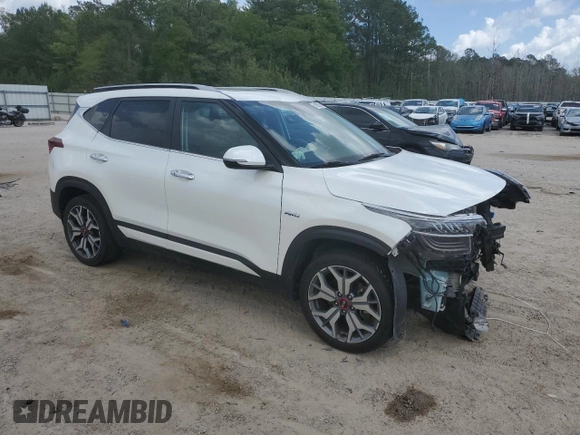 2021 Kia Seltos SX z VIN KNDETCA22M7082096, wystawiony jako Copart lot #51905735 z przebiegiem 44 259 mil mil oraz Szkoda całkowita • Salvage title. Historia ofert i sprzedaży dostępna na DreamBid. Obrazek 4.