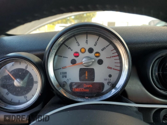 2013 MINI Convertible with VIN WMWZN3C51DT266291, listed as a Copart auction lot 88141185 with 134,832 mi miles and Clean title. Bid and sale history available at DreamBid. Image 9.
