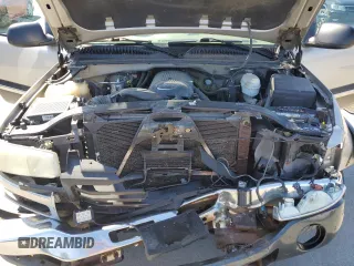 2004 GMC Sierra 1500 SLE z VIN 2GTEK19T741141547, wystawiony jako Copart lot #54749745 z przebiegiem 202 598 mil mil oraz Szkoda całkowita • Salvage title. Historia ofert i sprzedaży dostępna na DreamBid. Obrazek 11.