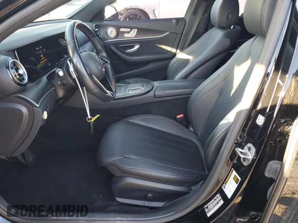 2022 Mercedes-Benz E 350 z VIN W1KZF8DB0NB085097, wystawiony jako Copart lot #46523145 z przebiegiem 65 247 mil mil oraz Szkoda całkowita • Salvage title. Historia ofert i sprzedaży dostępna na DreamBid. Obrazek 7.