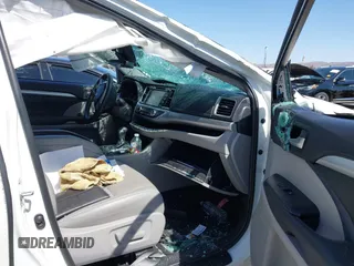 2019 Toyota Highlander SE with VIN 5TDKZRFH0KS314263, listed as a IAAI auction lot 42174469 with 72,682 mi miles and . Bid and sale history available at DreamBid. Image 5.