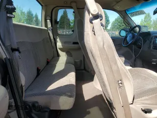 2000 Ford F-150 XL z VIN 1FTRX18L5YNA10836, wystawiony jako Copart lot #55325245 z przebiegiem 188 237 mil mil oraz Szkoda całkowita • Salvage title. Historia ofert i sprzedaży dostępna na DreamBid. Obrazek 10.