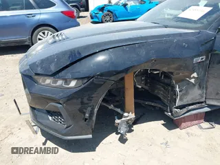 2024 Ford Mustang GT z VIN 1FA6P8CFXR5422836, wystawiony jako IAAI lot #42485136 z przebiegiem 8 437 mil mil oraz . Historia ofert i sprzedaży dostępna na DreamBid. Obrazek 6.