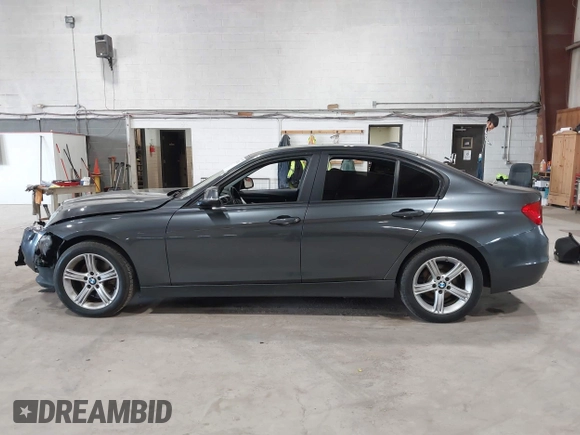 2013 BMW 3 Series 328i xDrive с VIN WBA3B5G50DNP40353, выставлен на аукционе IAAI как лот 42425411 с пробегом 112 879 миль миль и . История ставок и продаж доступна на DreamBid. Изображение 14.