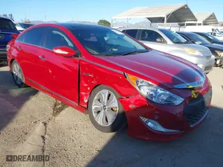 2013 Hyundai Sonata Hybrid Limited with VIN KMHEC4A48DA069570, listed as a IAAI auction lot 41709031 with 173,248 mi miles. Bid and sale history available at carsss.com. Image 1.