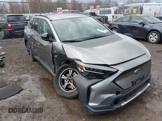 2024 Subaru Solterra Limited z VIN JTMABABA1RA049015, wystawiony jako IAAI lot #41878135 z przebiegiem 3414 mil mil oraz . Historia ofert i sprzedaży dostępna na DreamBid. Obrazek 1.