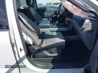 2023 Ford F-150 Lightning Pro z VIN 1FTVW1EL6PWG01336, wystawiony jako IAAI lot #41692903 z przebiegiem 39 085 mil mil oraz . Historia ofert i sprzedaży dostępna na DreamBid. Obrazek 5.