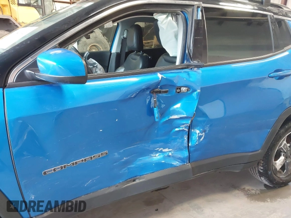 2019 Jeep Compass Latitude with VIN 3C4NJDBB8KT748817, listed as a IAAI auction lot 41289661 with 115,031 mi miles. Bid and sale history available at carsss.com. Image 6.