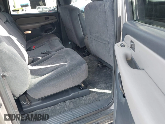 2002 Chevrolet Suburban LT with VIN 1GNFK16ZX2J138018, listed as a IAAI auction lot 41877385 with 235,161 mi miles. Bid and sale history available at carsss.com. Image 8.