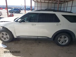 2022 Ford Explorer XLT z VIN 1FMSK7DHXNGA83331, wystawiony jako IAAI lot #41606848 z przebiegiem 54 139 mil mil oraz . Historia ofert i sprzedaży dostępna na DreamBid. Obrazek 13.