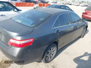 2007 Toyota Camry CE z VIN 4T1BE46K37U140603, wystawiony jako IAAI lot #42305937 z przebiegiem 244 141 mil mil oraz . Historia ofert i sprzedaży dostępna na DreamBid. Obrazek 4.