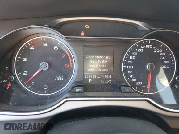 2014 Audi A4 Komfort z VIN WAUBFCFL6EN003339, wystawiony jako Copart lot #60940495 z przebiegiem 202 833 mil mil oraz Nie do naprawy • Non repairable. Historia ofert i sprzedaży dostępna na DreamBid. Obrazek 8.