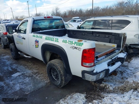 2011 GMC Sierra 2500HD Work Truck with VIN 1GT02ZCG2BF124617, listed as a IAAI auction lot 41575228 with 96,995 mi miles. Bid and sale history available at carsss.com. Image 3.