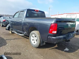2018 Ram 1500 Tradesman z VIN 1C6RR6FG3JS325243, wystawiony jako IAAI lot #41630019 z przebiegiem 54 019 mil mil oraz . Historia ofert i sprzedaży dostępna na DreamBid. Obrazek 3.