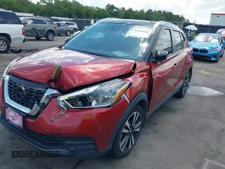 2020 Nissan Kicks SV z VIN 3N1CP5CV7LL574165, wystawiony jako IAAI lot #42161066 z przebiegiem 86 778 mil mil oraz . Historia ofert i sprzedaży dostępna na DreamBid. Obrazek 2.