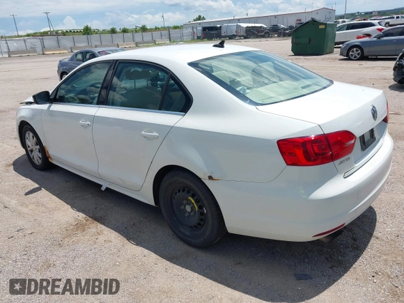 2014 Volkswagen Jetta SE with VIN 3VWD07AJXEM333132, listed as a IAAI auction lot 42637022 with 157,113 mi miles and . Bid and sale history available at DreamBid. Image 3.