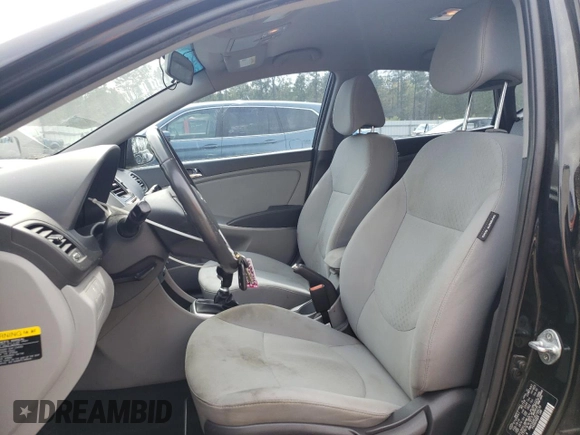 2014 Hyundai Accent SE z VIN KMHCU5AE2EU164130, wystawiony jako Copart lot #50972055 z przebiegiem 113 834 mil mil oraz Szkoda całkowita • Salvage title. Historia ofert i sprzedaży dostępna na DreamBid. Obrazek 7.
