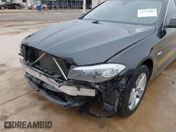 2013 BMW 5 Series 528i xDrive with VIN WBAXH5C50DDW15574, listed as a IAAI auction lot 41572993 with 59,188 mi miles. Bid and sale history available at carsss.com. Image 6.