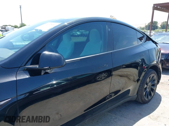 2024 Tesla Model Y with VIN 7SAYGDED9RF191453, listed as a IAAI auction lot 42272051 with 7,805 mi miles and . Bid and sale history available at DreamBid. Image 15.