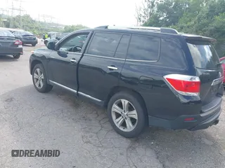 2013 Toyota Highlander Limited z VIN 5TDDK3EH4DS195650, wystawiony jako IAAI lot #42667439 z przebiegiem 136 105 mil mil oraz . Historia ofert i sprzedaży dostępna na DreamBid. Obrazek 3.