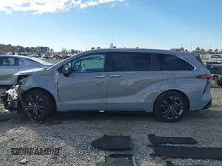 2024 Toyota Sienna XSE with VIN 5TDXRKEC0RS199029, listed as a IAAI auction lot 41426804 with 29,681 mi miles. Bid and sale history available at carsss.com. Image 14.