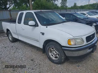 1998 Ford F-150 z VIN 1FTZX1764WKC02730, wystawiony jako IAAI lot #42524275 z przebiegiem 188 719 mil mil oraz . Historia ofert i sprzedaży dostępna na DreamBid. Obrazek 1.