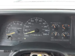 1997 Chevrolet Silverado 2500 z VIN 1GCGC29J8VE165494, wystawiony jako IAAI lot #42349016 z przebiegiem 92 705 mil mil oraz . Historia ofert i sprzedaży dostępna na DreamBid. Obrazek 7.