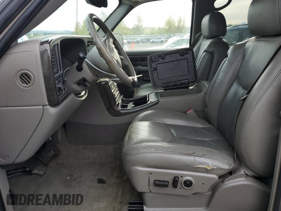 2005 GMC Yukon Denali z VIN 1GKEK63U65J262371, wystawiony jako Copart lot #52773425 z przebiegiem 129 028 mil mil oraz Czysty tytuł • Clean title. Historia ofert i sprzedaży dostępna na DreamBid. Obrazek 7.