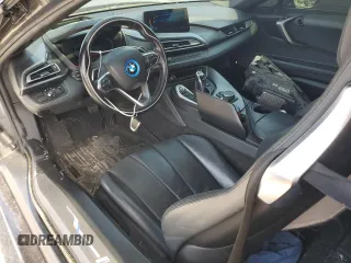 2016 BMW i8 z VIN WBY2Z2C58GV675009, wystawiony jako Copart lot #53946225 z przebiegiem 111 051 mil mil oraz Szkody całkowita. Historia ofert i sprzedaży dostępna na DreamBid. Obrazek 8.