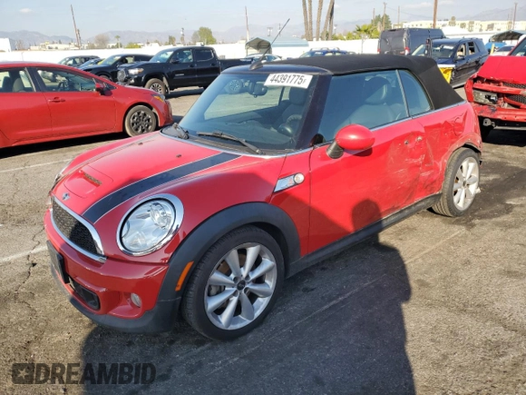 2013 MINI Convertible S z VIN WMWZP3C52DT705587, wystawiony jako Copart lot #44391775 z przebiegiem 83 506 mil mil oraz Szkoda całkowita • Salvage title. Historia ofert i sprzedaży dostępna na DreamBid. Obrazek 1.