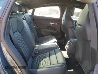 2024 Audi RS e-tron GT z VIN WAUBHBFW6R7900069, wystawiony jako Copart lot #46237645 z przebiegiem 2674 mil mil oraz Szkody całkowita. Historia ofert i sprzedaży dostępna na DreamBid. Obrazek 10.