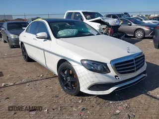 2017 Mercedes-Benz E 300 Luxury z VIN WDDZF4JB3HA285642, wystawiony jako IAAI lot #41945433 z przebiegiem 87 478 mil mil oraz . Historia ofert i sprzedaży dostępna na DreamBid. Obrazek 1.