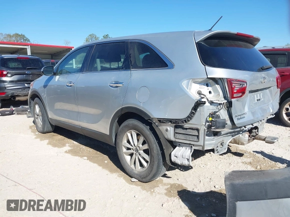 2019 Kia Sorento LX V6 with VIN 5XYPG4A59KG558518, listed as a IAAI auction lot 41808458 with 110,454 mi miles. Bid and sale history available at carsss.com. Image 3.
