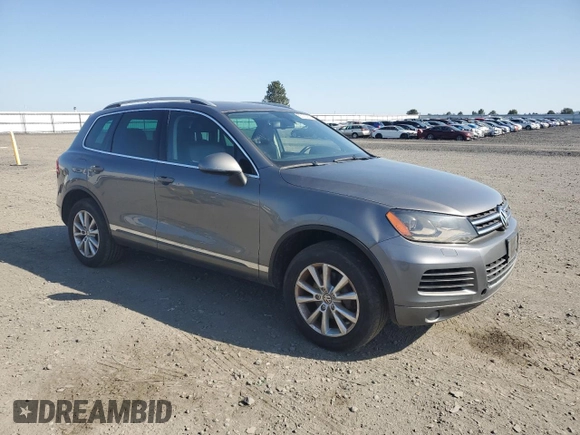 2013 Volkswagen Touareg Lux z VIN WVGEF9BP8DD009350, wystawiony jako Copart lot #55775385 z przebiegiem 165 958 mil mil oraz Czysty tytuł • Clean title. Historia ofert i sprzedaży dostępna na DreamBid. Obrazek 4.