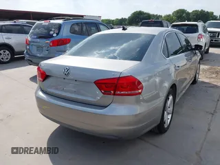 2013 Volkswagen Passat SE z VIN 1VWBP7A30DC144719, wystawiony jako IAAI lot #42174524 z przebiegiem 181 326 mil mil oraz . Historia ofert i sprzedaży dostępna na DreamBid. Obrazek 4.