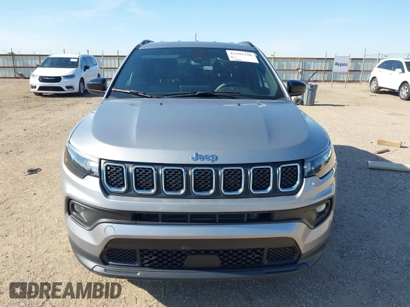 2024 Jeep Compass Latitude with VIN 3C4NJDBN0RT597217, listed as a IAAI auction lot 42503326 with 41,937 mi miles and . Bid and sale history available at DreamBid. Image 12.