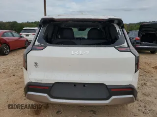 2024 Kia EV9 Light Long Range z VIN KNDAB5S19R6029900, wystawiony jako Copart lot #74714424 z przebiegiem 5380 mil mil oraz Szkody całkowita. Historia ofert i sprzedaży dostępna na DreamBid. Obrazek 6.